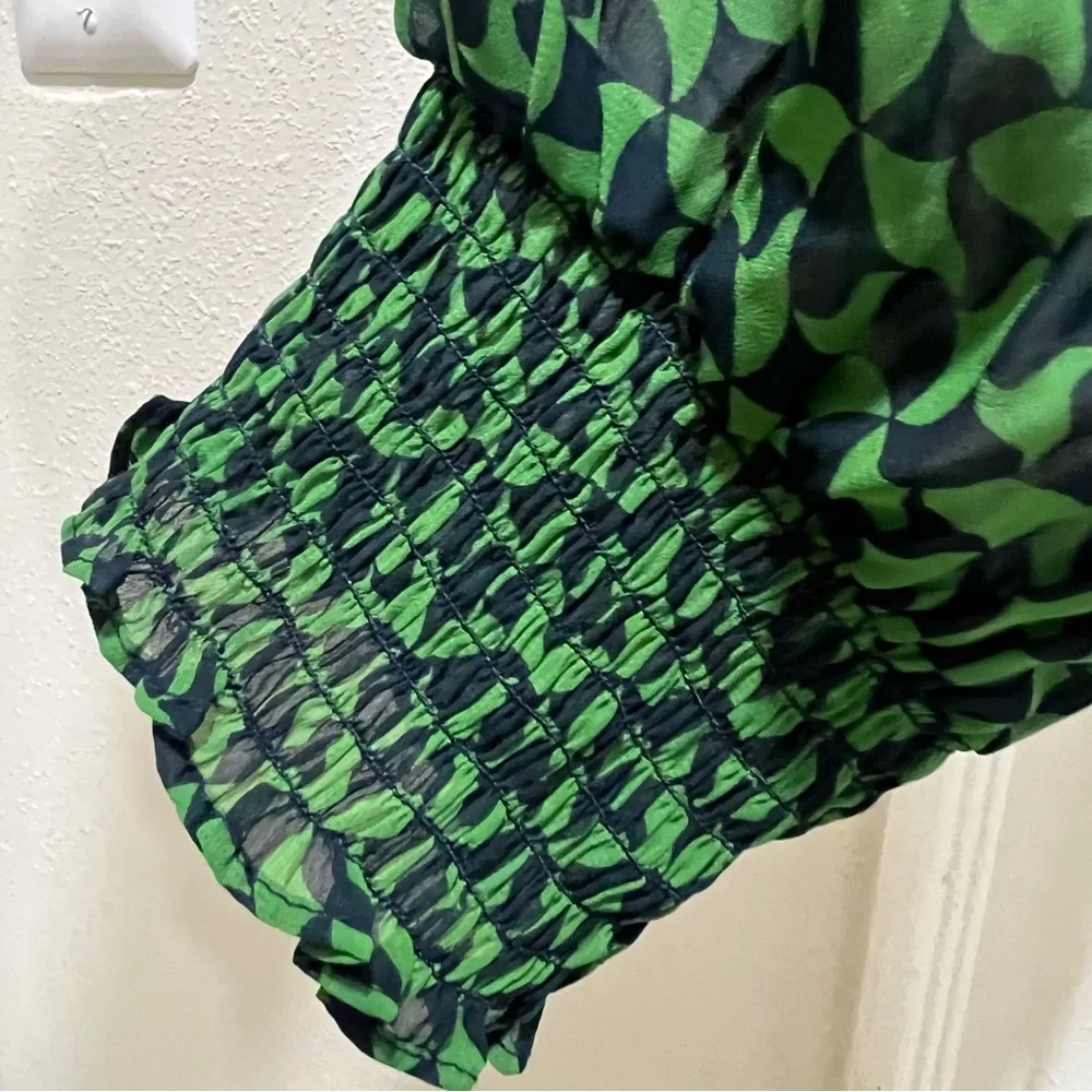 Abercrombie & Fitch Green Geometric Smocked Long Sleeve Crop Top - XL